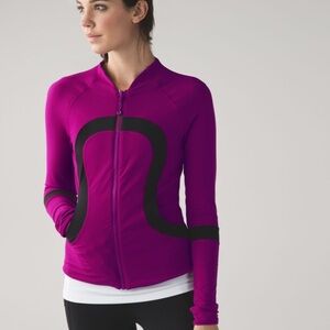 Lululemon Find Your Bliss Jacket in Black / Regal Plum Size 10